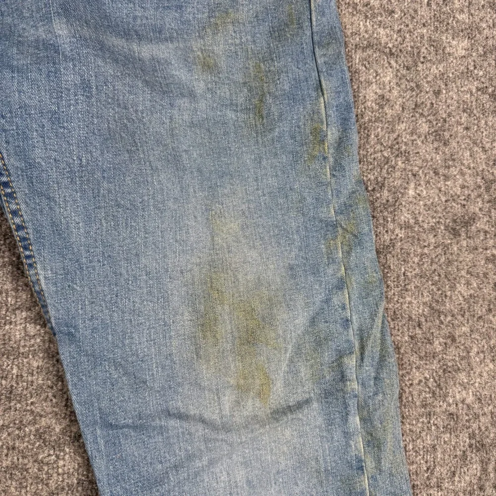Levi's Jeans Mens Size 36x32 505 Regular Fit Straight Leg Light Wash Stained